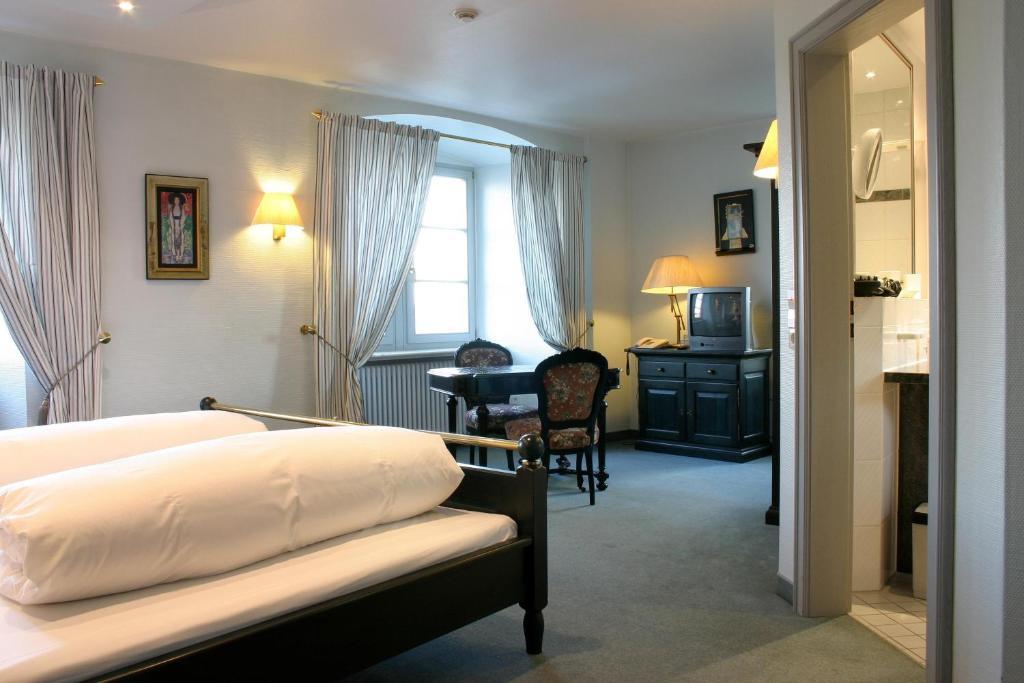 Schloss Neuburg Hotel Mosbach  Værelse billede