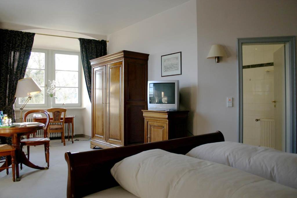 Schloss Neuburg Hotel Mosbach  Værelse billede