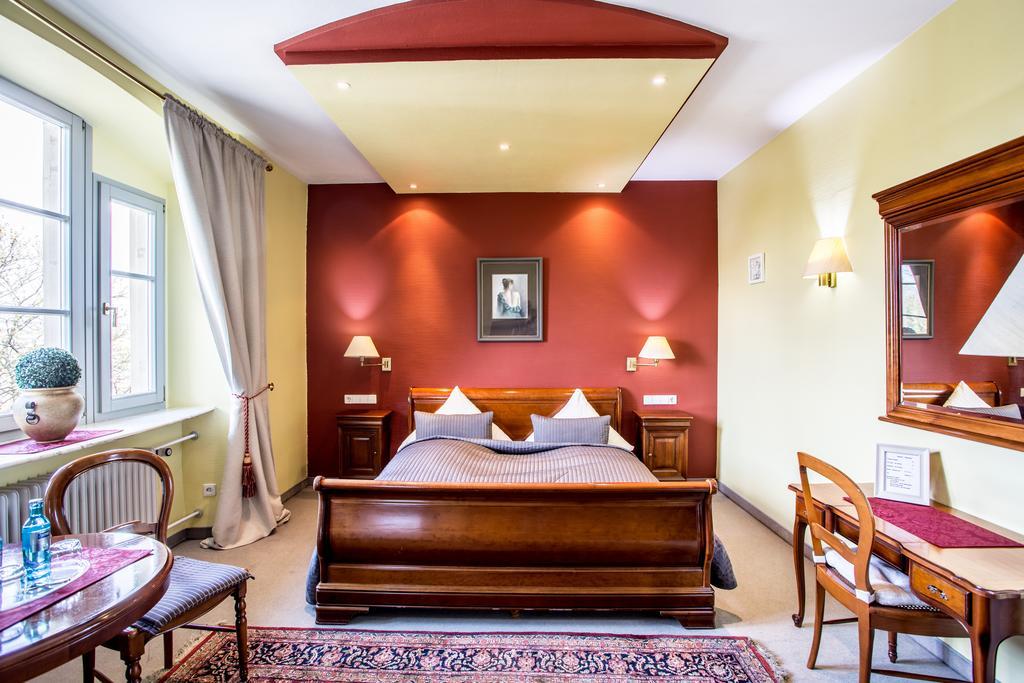 Schloss Neuburg Hotel Mosbach  Eksteriør billede